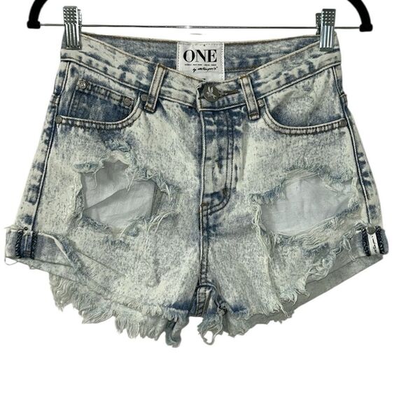 One Teaspoon Distressed Denim Shorts(Size 24) - Picture 2 of 7